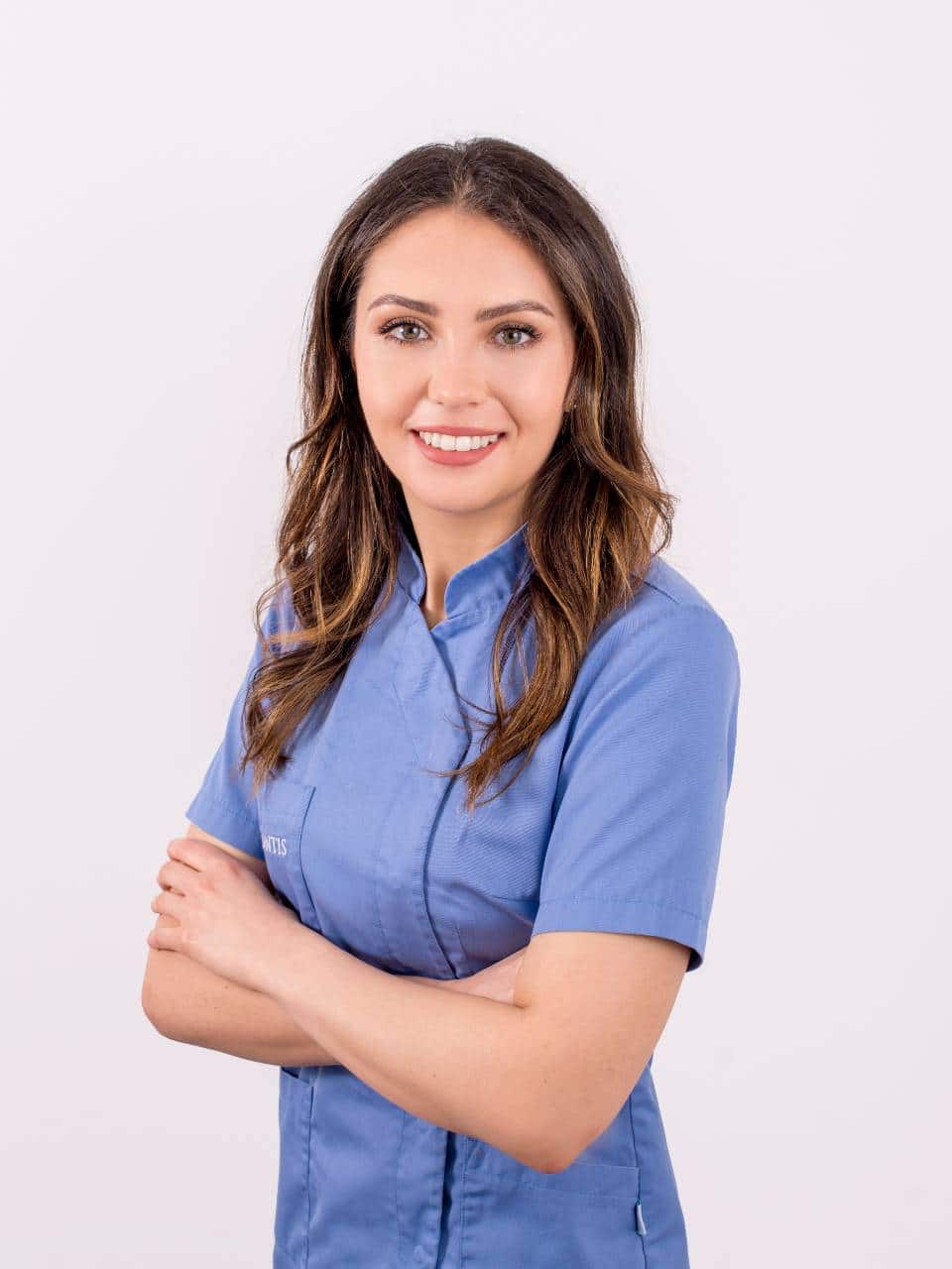 Karolina Izdebska lekarz stomatolog Implantis