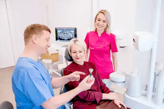 dentysta Kraków, gabinet stomatologiczny Implantis, profesjonale rozwiązania implantologiczne, perfekcyjne uzupełnienie brakującego zęba